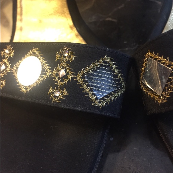 St.John Heels Black 9.5 with Beautiful Design - Picture 15 of 16